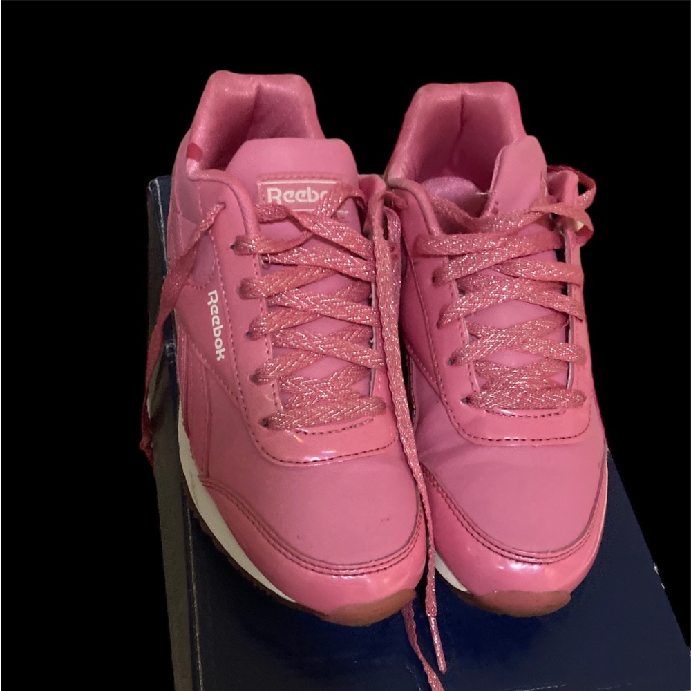 Size 1 pink Reebok classics great condition